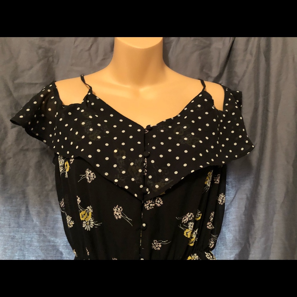 Cold shoulder dress size x-small - Picture 2 of 6